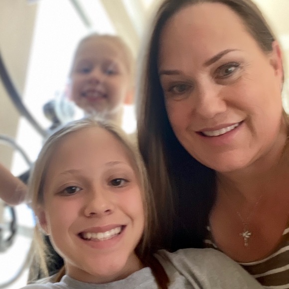 Meet your Posher, Kami - Picture 1 of 1